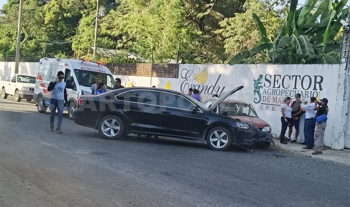Encontronazo frontal salda con tres heridos