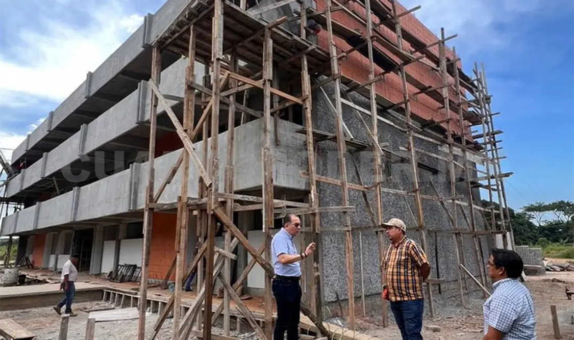 Arranca construcción de seis aulas en secundaria