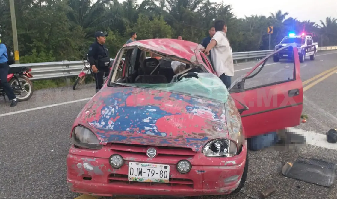 Un fallecido y otro herido de gravedad en volcadura