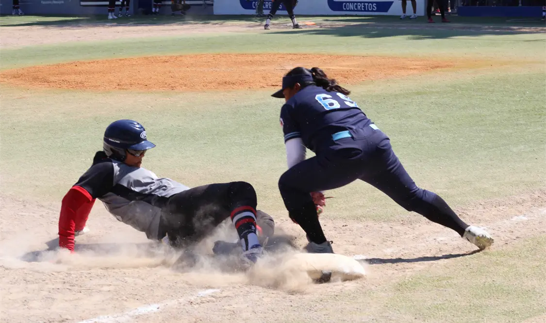 Cinthia Pascacio fue la encargada de abrir el marcador en la segunda entrada, tras el hit de Arantxa Solís. Carlos López/CP