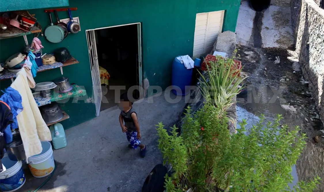 Denuncian daños por aguas negras