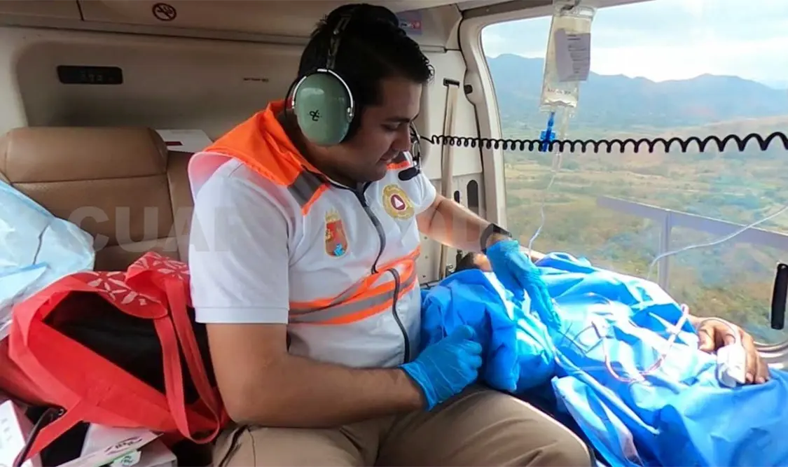 Helicóptero brinda atención a menor que sufrió accidente