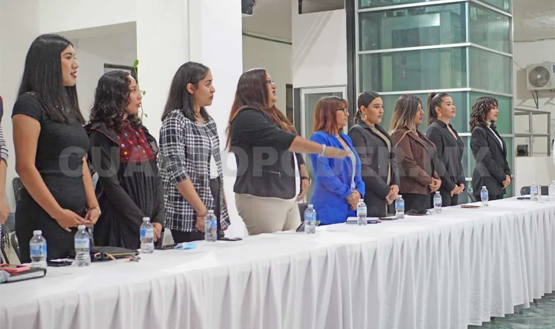 Toman protesta los nuevos integrantes de la Comunaj