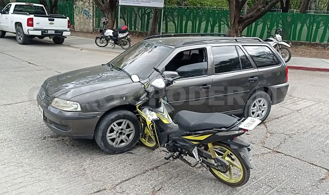 Motorista se impacta por corte de circulación