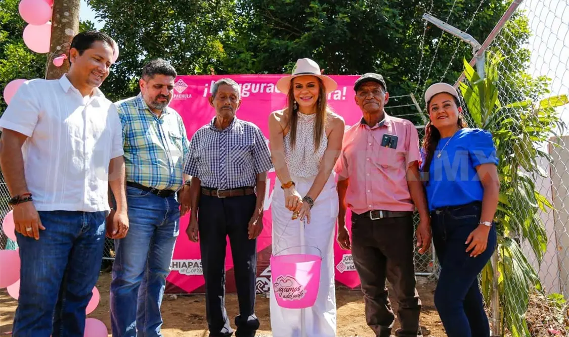 Inaugura Rosy Urbina obra de sistema de agua