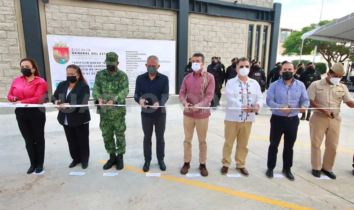 Inaugura 1.ª etapa del edificio de la Dirección de la FGE