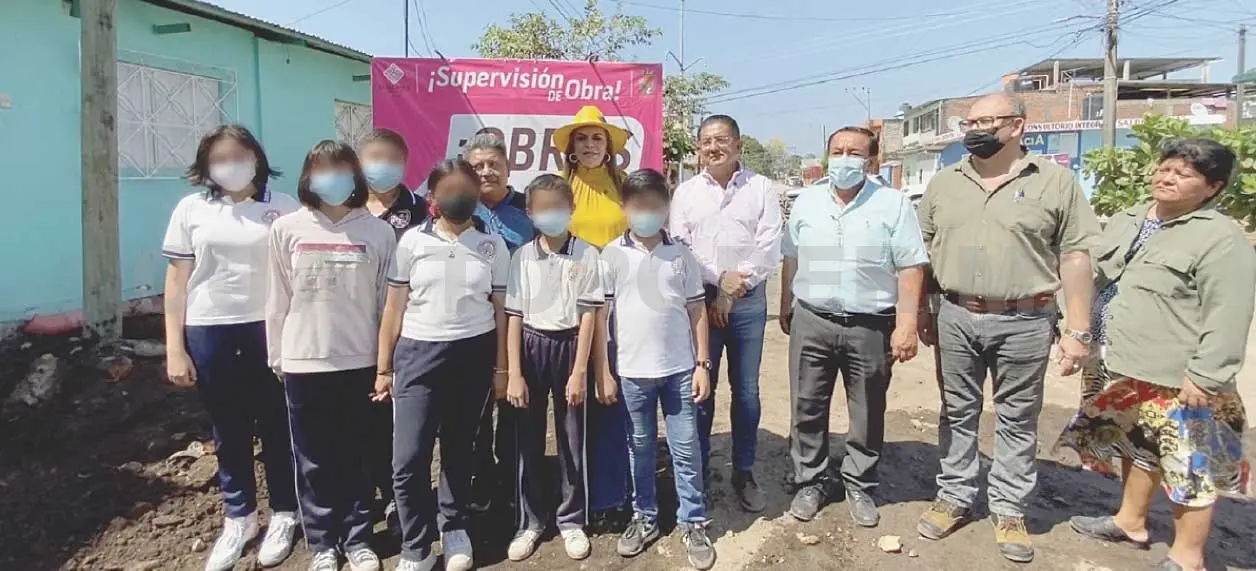 Supervisa Urbina obra de pavimentación hidráulica