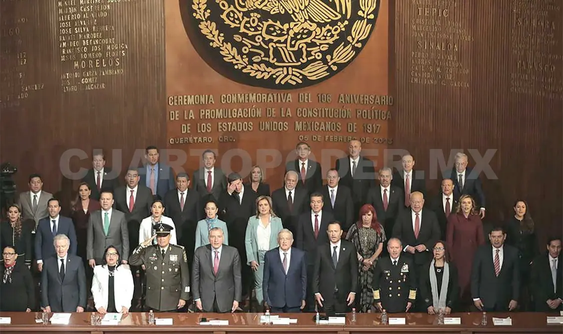 Asiste a aniversario de la promulgación de la Constitución