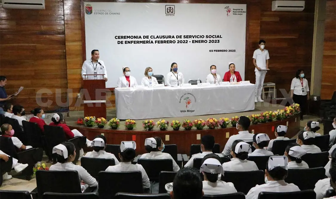 Realizan graduación de pasantes de enfermería