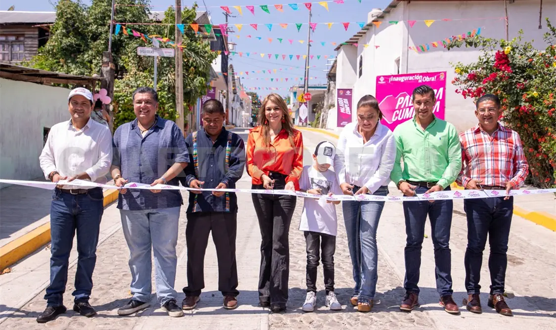 Entrega Urbina obra vial en la colonia El Vergel