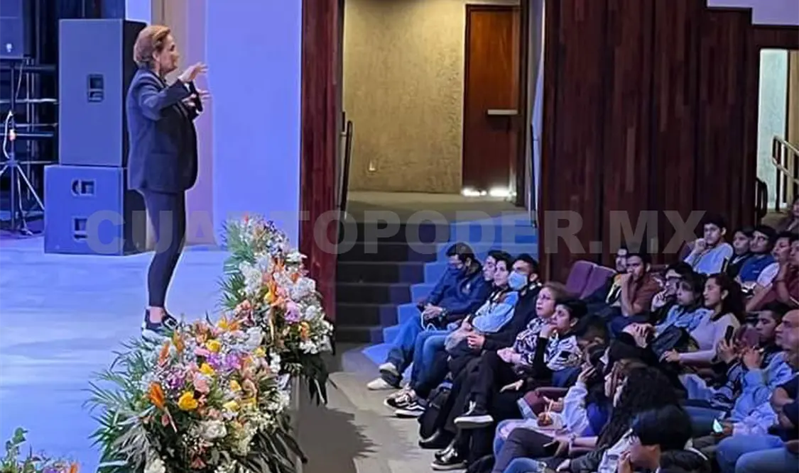 Armendáriz presenta libro en San Cristóbal