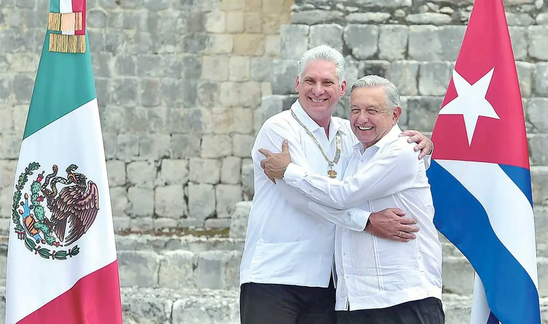 AMLO condecora a Miguel Díaz-Canel con la Orden del Águila Azteca. Cortesía