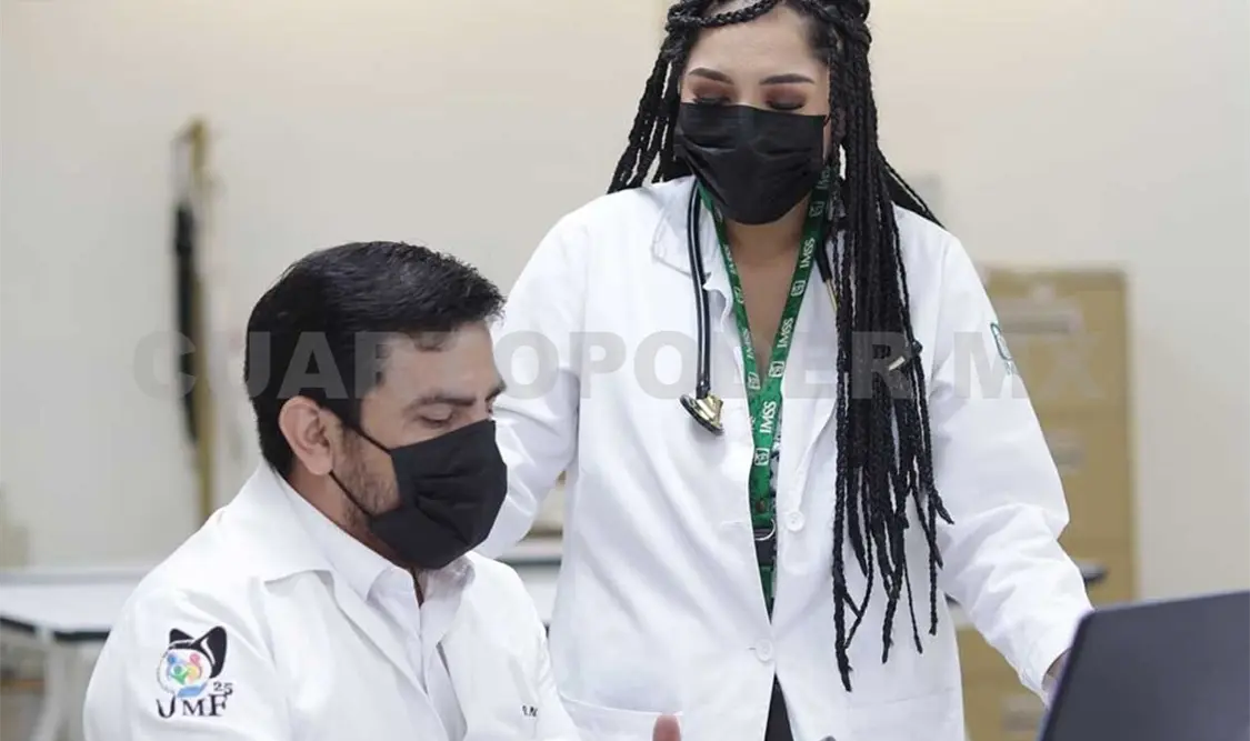Alejandra Farfán Pérez recibió en 2020 la condecoración “Miguel Hidalgo”, en grado “Cruz”, por su destacada labor en el combate al covid. CP