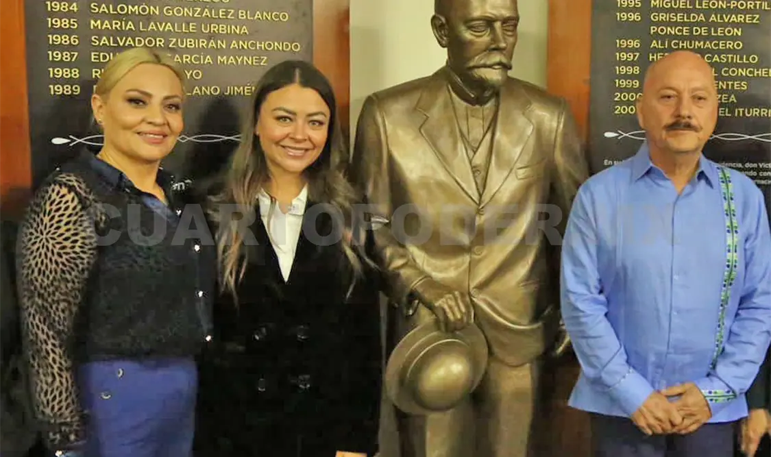 Sasil entrega medalla Belisario Domínguez