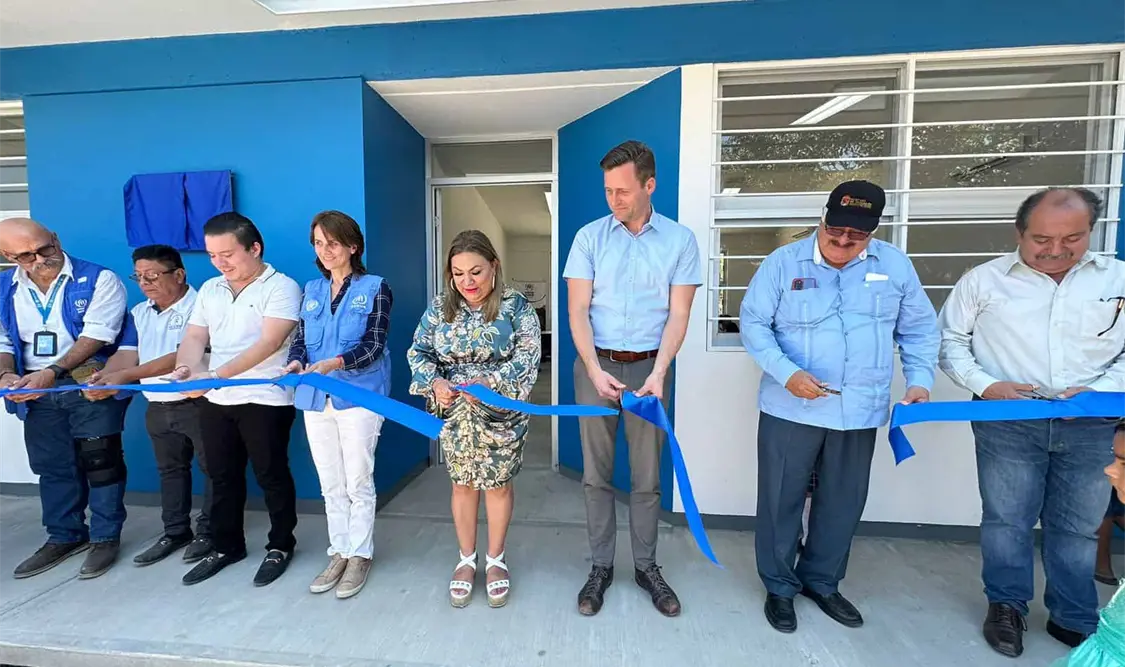 Entrega ACNUR aulas, equipo tecnológico y mobiliario a escuelas