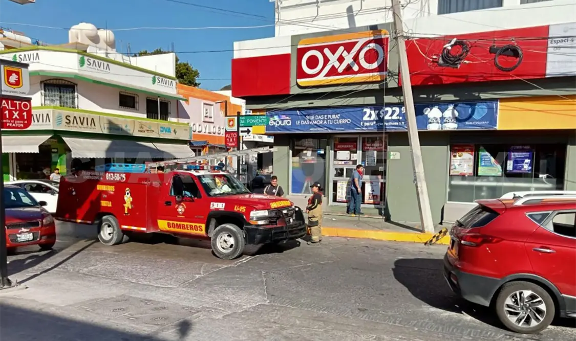 Quiso asaltar un OXXO y se abre la cabeza con escalera