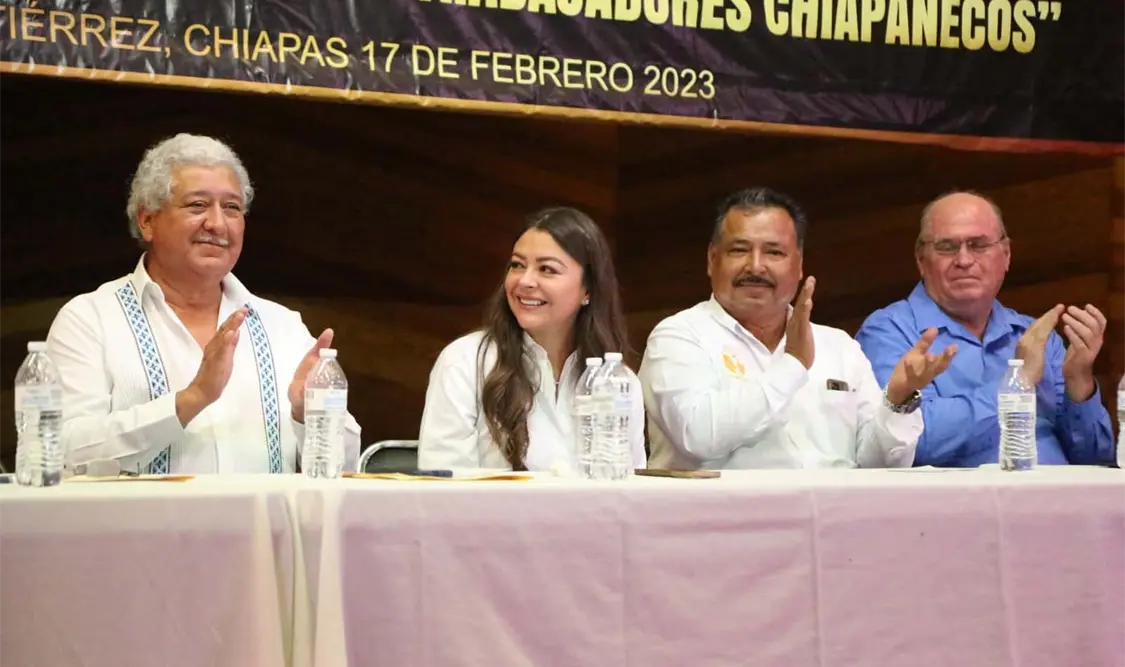 Sasil De León acude como invitada de honor a la toma de protesta de líderes de la Coordinadora Independiente de Trabajadores de Chiapas