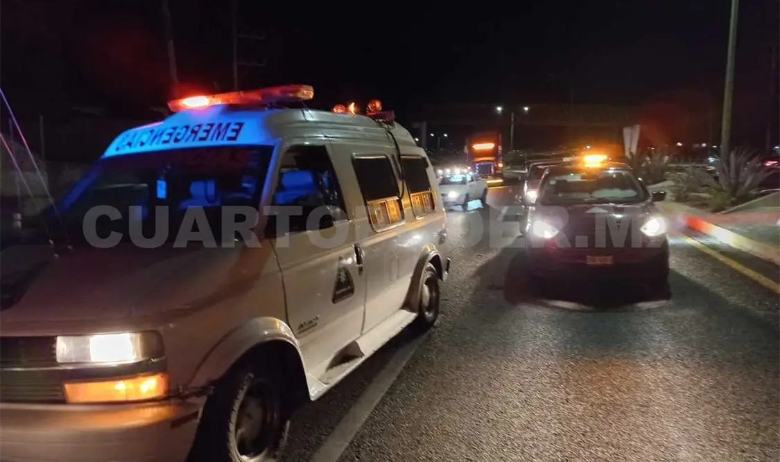 Vehículo impacta a un transeúnte que resultó grave