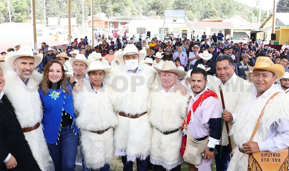 Inauguran red eléctrica en ejido El Escalón de SCLC