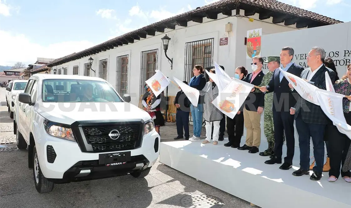 Entregan nuevo parque vehicular a Ayuntamiento