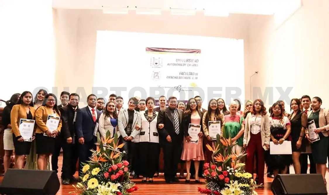 Egresan alumnos de la Facultad de Sociales