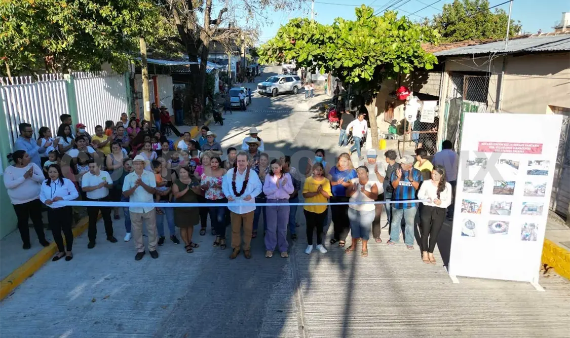 Mariano Rosales inaugura pavimentación de calle