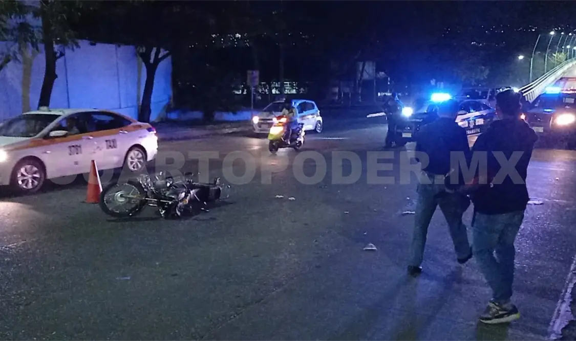 Motorista embiste a dama; ambos hospitalizados