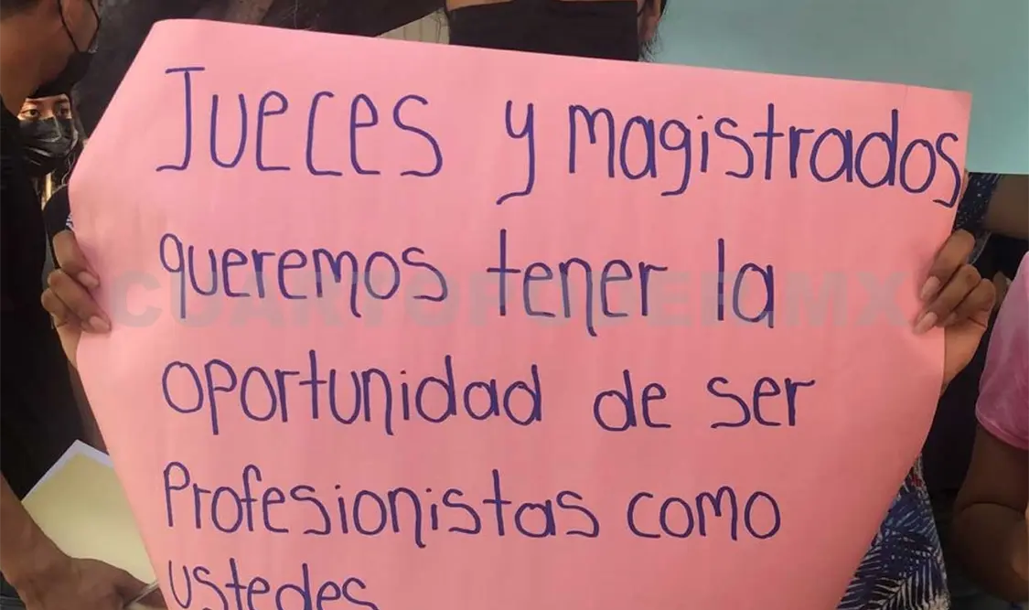 Normalistas piden matrículas; cuentan con amparo federal