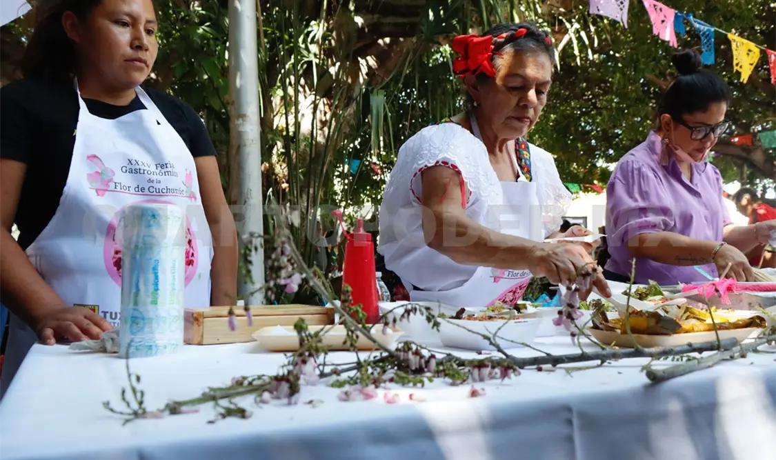 Celebran y se deleitan con la flor de cuchunuc