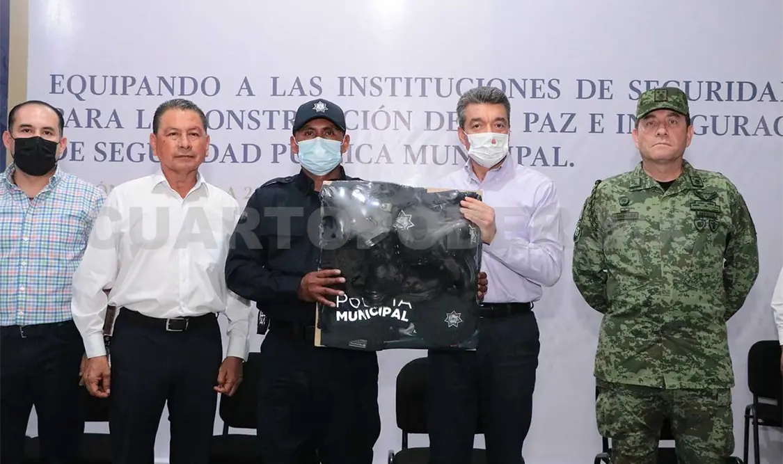 Otorga Ejecutivo equipo policial y Comandancia