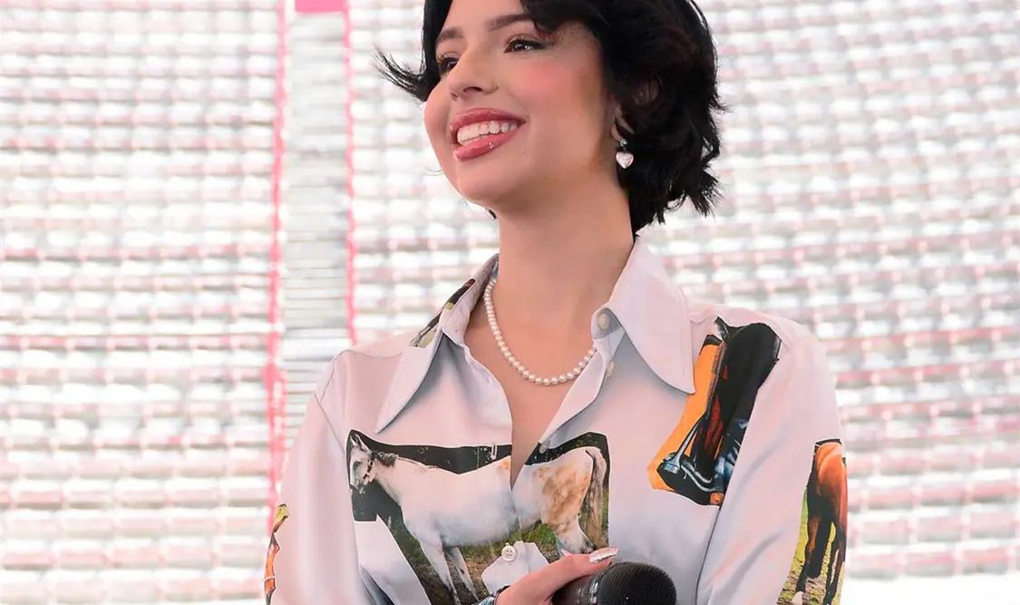 Ángela Aguilar deslumbró a la realeza