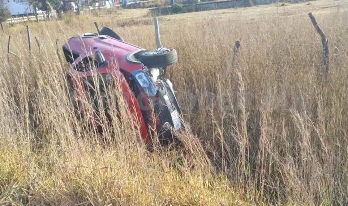 Una persona lesionada en volcadura de camioneta