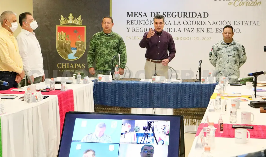 Conmemora Rutilio Escandón el Día de la Bandera