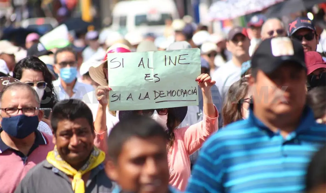 Llenar el Zócalo no es un parámetro para tirar Plan B
