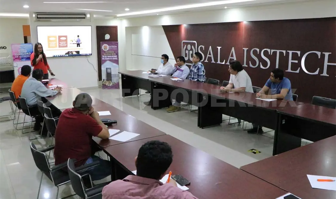 Imparten taller a trabajadores de oficinas centrales