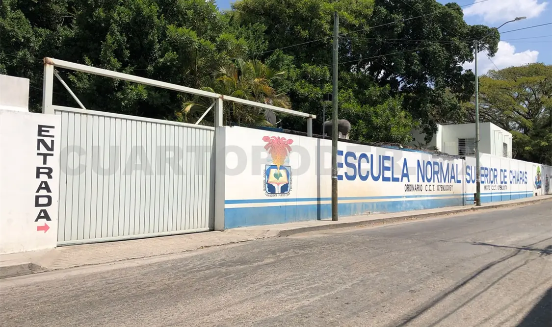 Presuntos normalistas secuestran transportes