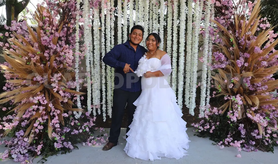 Amor en ceremonia de Bodas Colectivas 2023