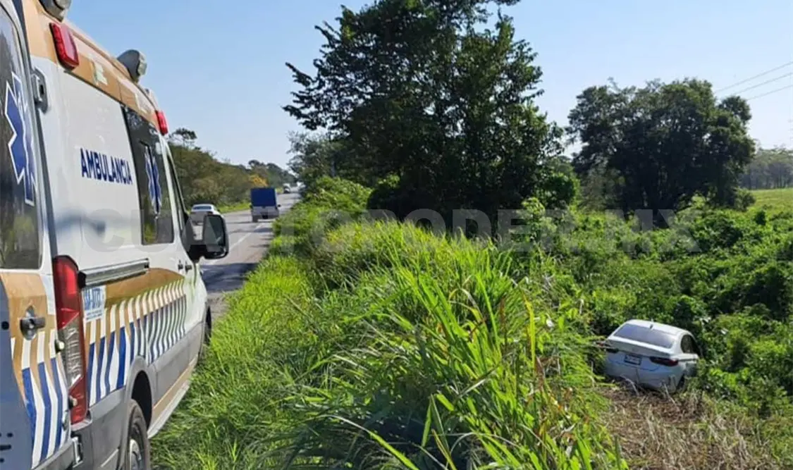 Sufren accidente al evitar colisión con tractocamión