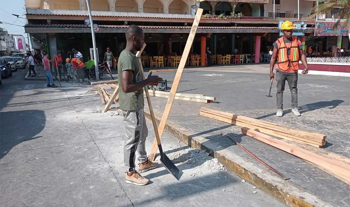 Mano de obra migrante en remodelación del parque