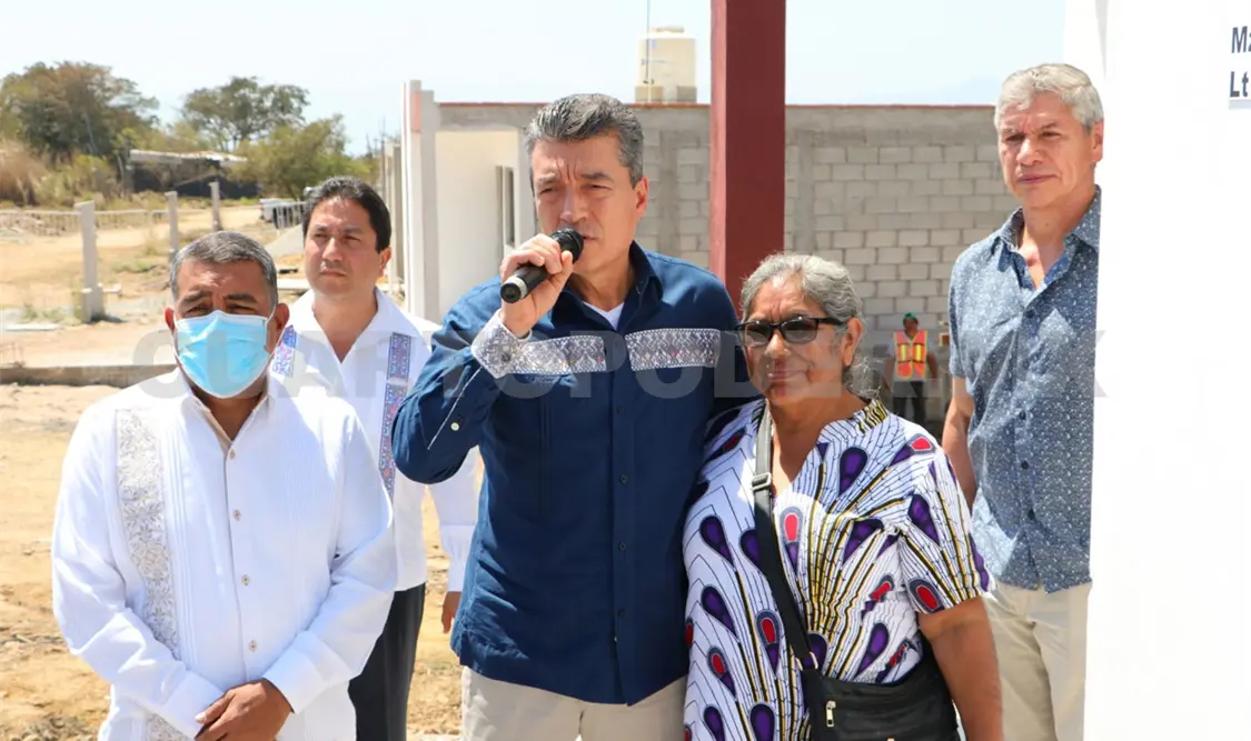 Entrega Escandón viviendas a 59 familias afectadas