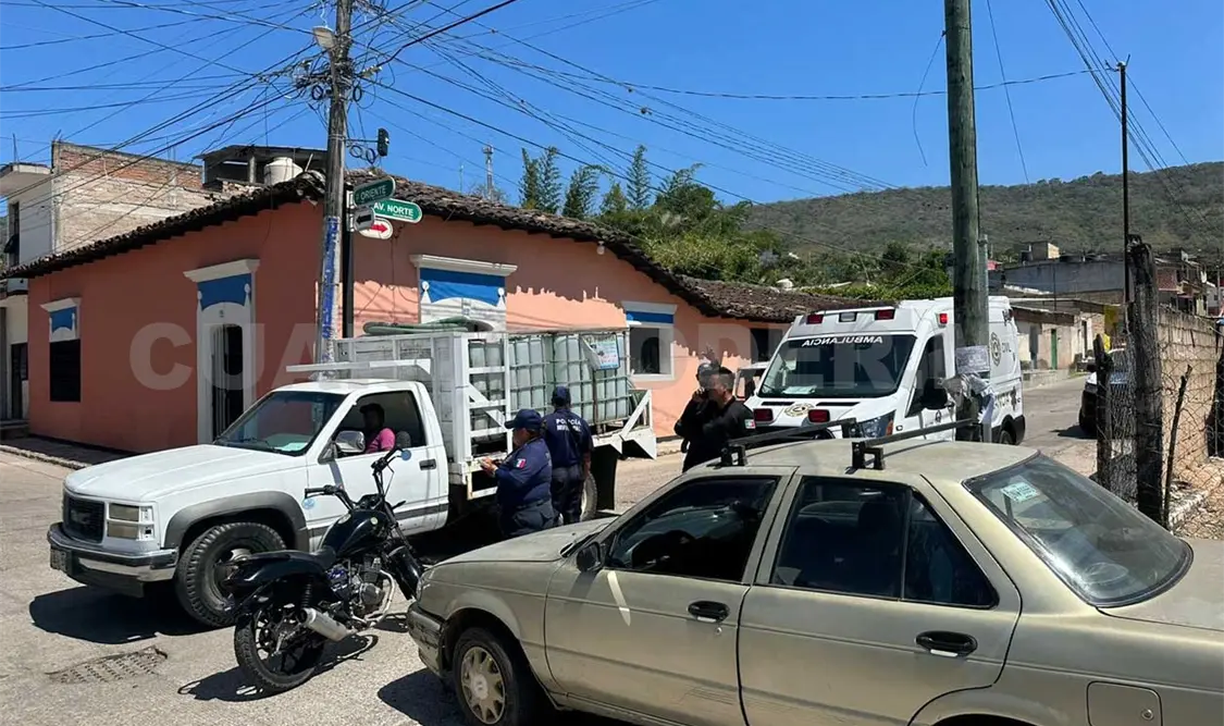 Derribado de su moto; acaba con una lesión