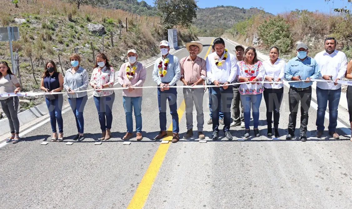 Inaugura REC ampliación de camino en Bochil