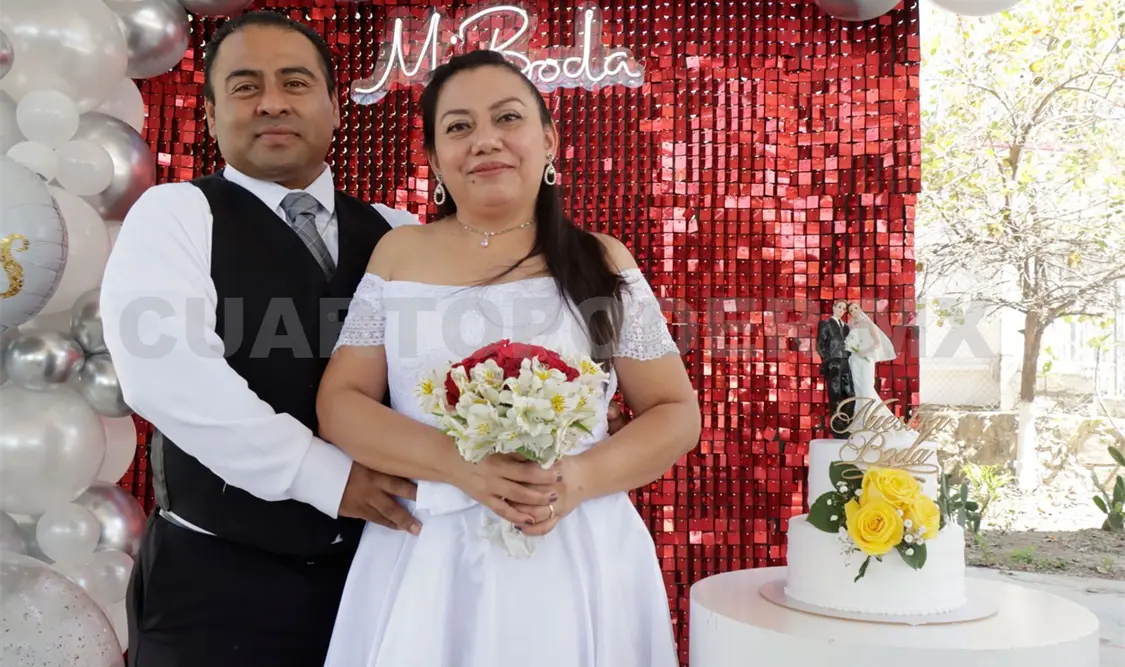 Unen sus vidas tras 17 años de amor