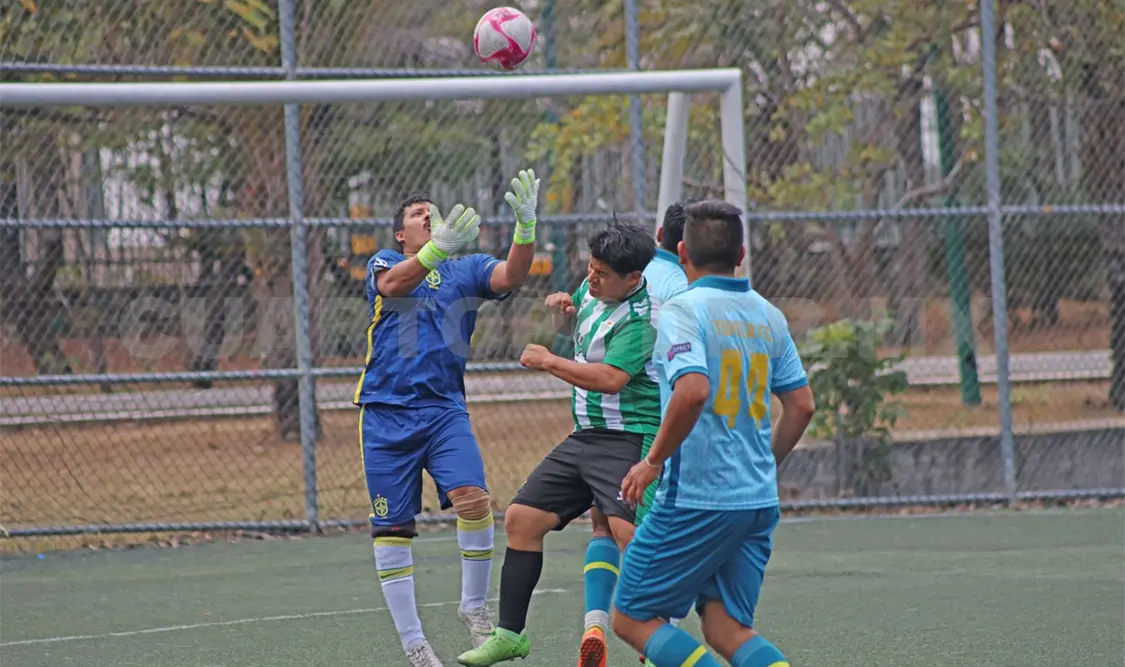 Leones Negros se afianza en la cima