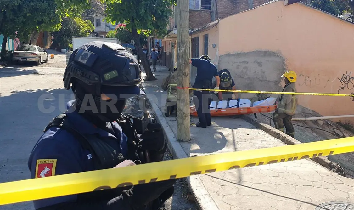 Lo hallan ahorcado en canal de aguas negras en la capital