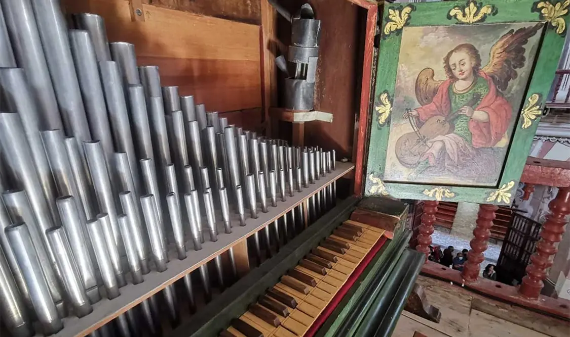 La geografía ha preservado estos instrumentos porque los pueblos están muy aislados y los órganos se han quedado así, sin intervención, por mucho tiempo. Cortesía