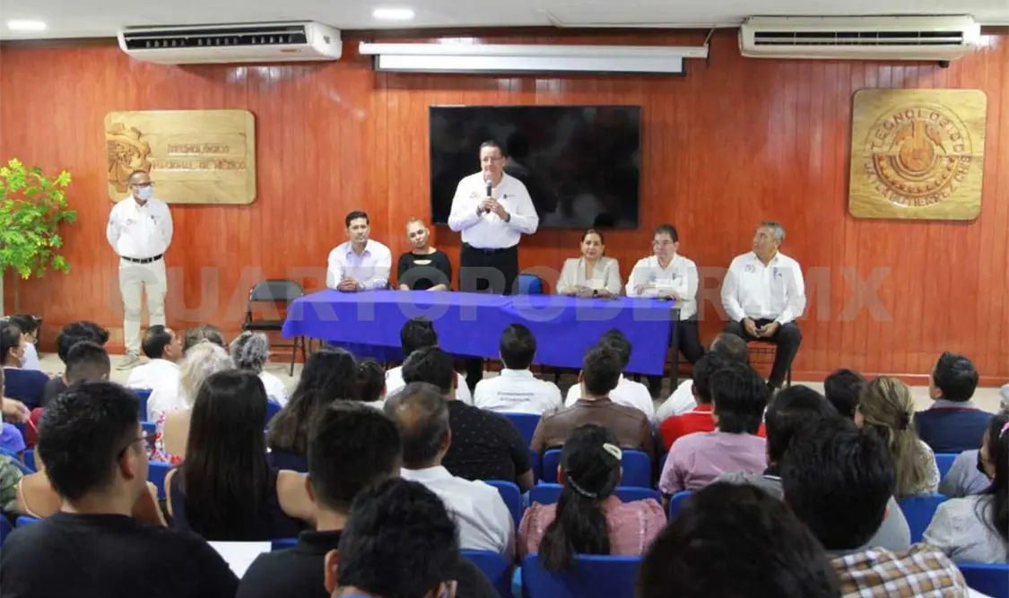 Los alumnos celebraron la obtención de estos documentos en una ceremonia solemne. Cortesía