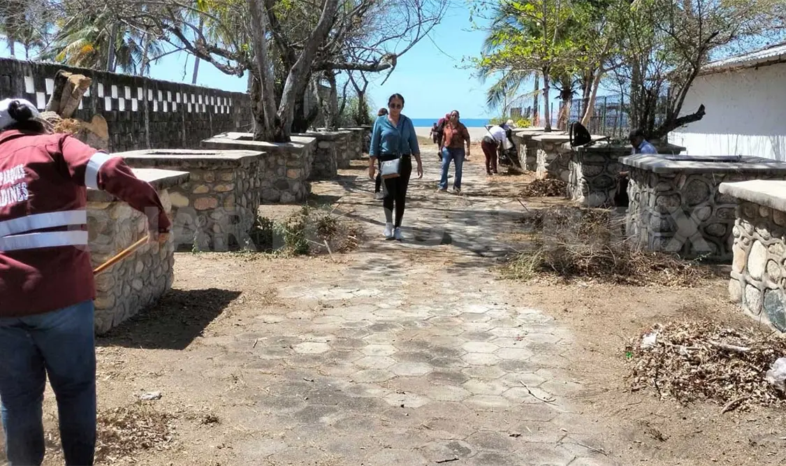 Se busca que la playa de Puerto Arista luzca limpia e higiénica previo a las vacaciones de Semana Santa. Noel Vázquez / CP