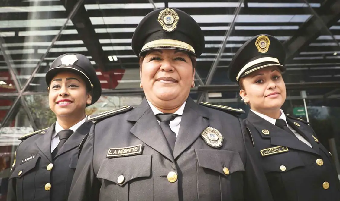 Mujeres policías aún enfrentan desigualdad