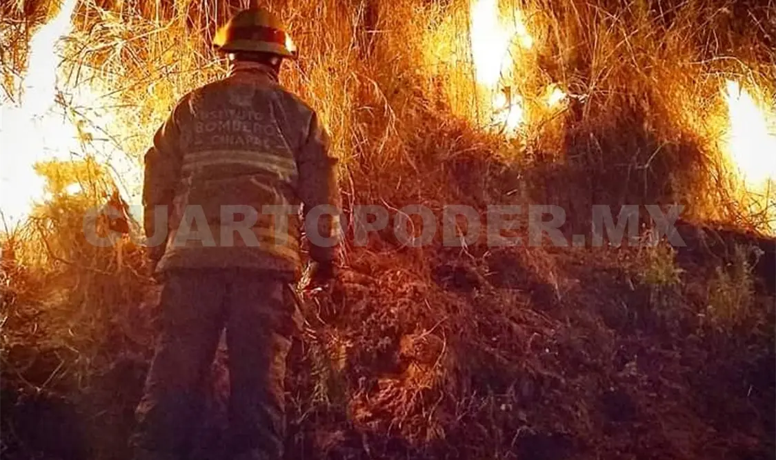 Conflagración en pastizal causa alarma en lugareños